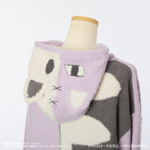 'New PantY & STOCKING with GARTERBELT' 金銀花家居服派克大衣。