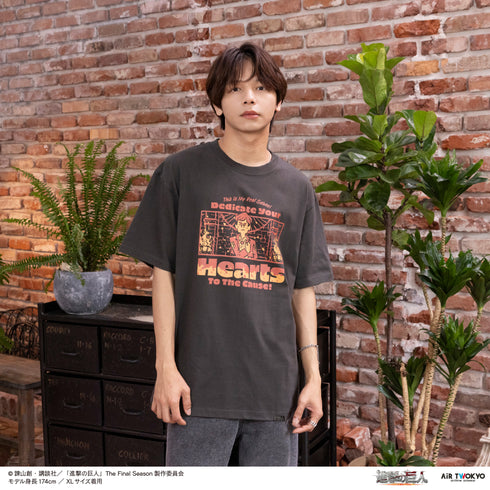 『進撃の巨人』TVアニメ シーンイラストTシャツ 3(本物の敬礼)