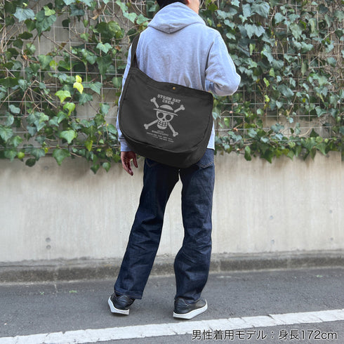 『ワンピース ONE PIECE』麦わらの一味 ニュースペーパーバッグ サンドカーキ