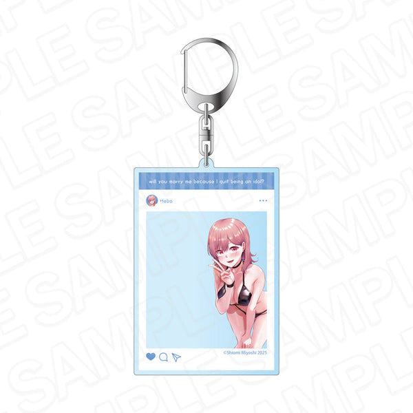 『アイドル辞めるけど結婚してくれますか!?』SNS風アクリルキーホルダー 枦保さん 水着 ver.