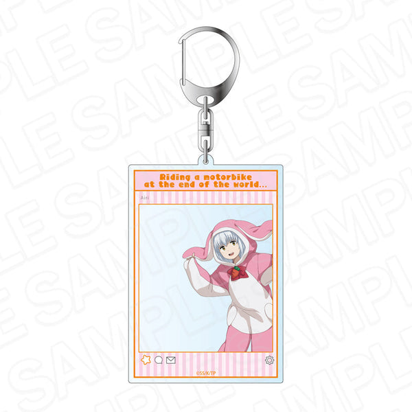 『終末ツーリング』SNS風アクリルキーホルダー アイリ もこもこパジャマ ver.