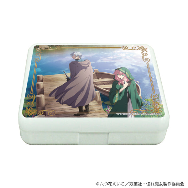 『どうも、好きな人に惚れ薬を依頼された魔女です。』小物ケース01/ティザービジュアル(公式イラスト)