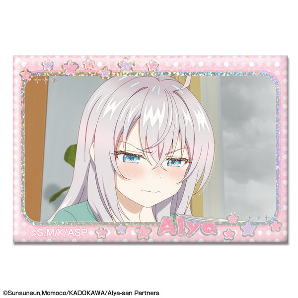 『時々ボソッとロシア語でデレる隣のアーリャさん』ホログラム缶バッジ デザイン08(アーリャ/H)【202509再販】