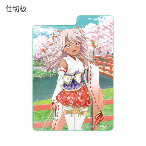 『Fate/kaleid liner プリズマ☆イリヤ Licht 名前の無い少女』描き下ろしデッキケース(クロエ/巫女)