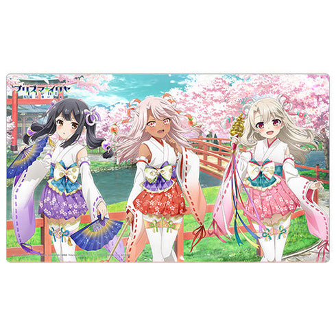 『Fate/kaleid liner プリズマ☆イリヤ Licht 名前の無い少女』描き下ろしラバーマット(イリヤ&美遊&クロエ/巫女)