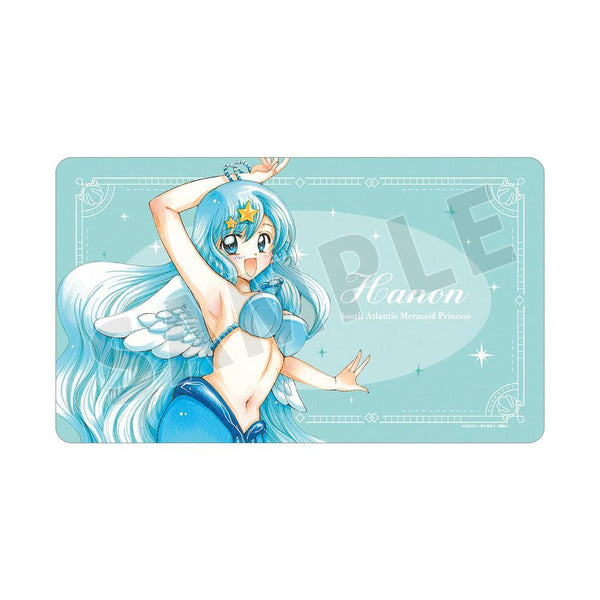 『ぴちぴちピッチ』花森ぴんく先生 描き下ろし 宝生 波音 羽を纏ったマーメイドver. マルチデスクマット【202606再販】