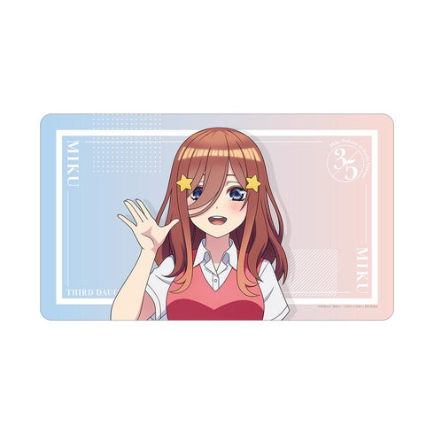 『五等分の花嫁∽』描き下ろし 中野三玖 衣装交換ver. 第2弾 マルチデスクマット