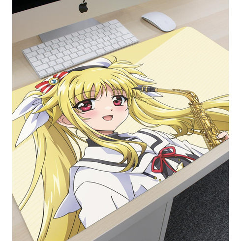 『魔法少女リリカルなのはシリーズ』描き下ろし フェイト・T・ハラオウン 吹奏楽ver. マルチデスクマット【202506再販】