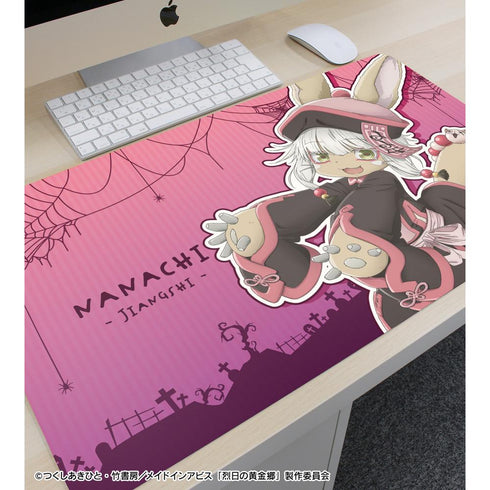 『メイドインアビス 烈日の黄金郷』描き下ろし ナナチ キョンシー ハロウィンver. マルチデスクマット【202512再販】