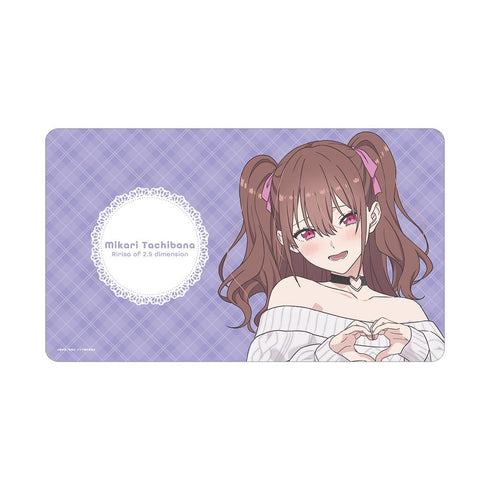 『2.5次元の誘惑』描き下ろし 橘美花莉 チェック柄コーデver. マルチデスクマット【202507再販】