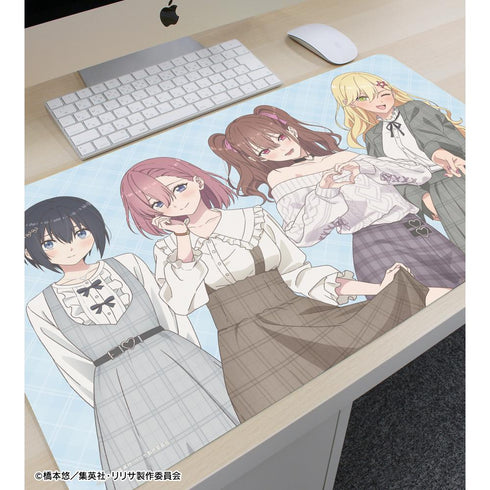『2.5次元の誘惑』描き下ろし 集合 チェック柄コーデver. マルチデスクマット【202507再販】