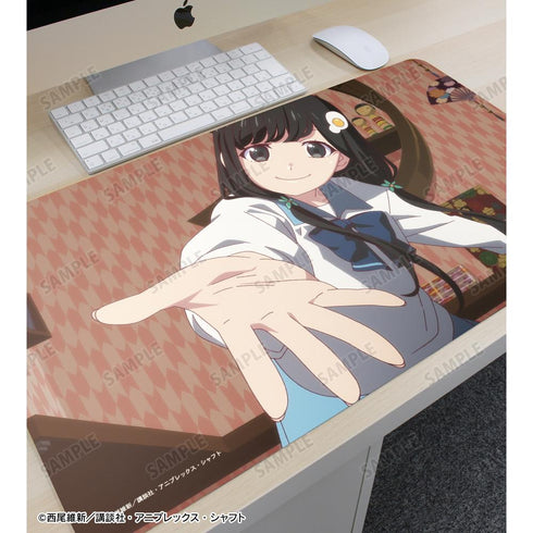 『〈物語〉シリーズ オフ&モンスターシーズン』阿良々木月火 場面写マルチデスクマット
