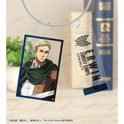 『進撃の巨人』描き下ろし エルヴィン 戦いの後でver. 2連ワイヤーアクリルキーホルダー【202511再販】