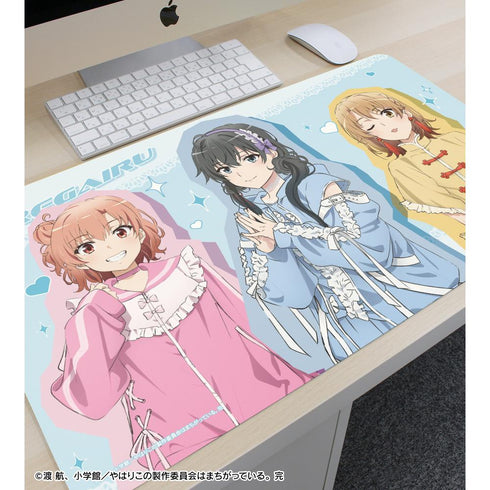 『やはり俺の青春ラブコメはまちがっている。完』描き下ろし 集合 かわいい私服ver. マルチデスクマット