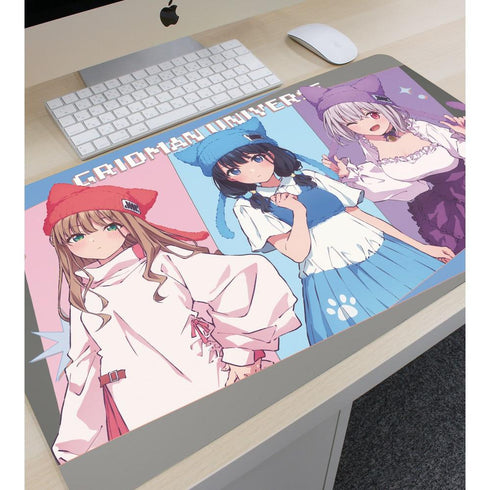 『グリッドマンユニバース』描き下ろし 集合 猫の着ぐるみver. マルチデスクマット【202607再販】