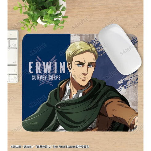『進撃の巨人』描き下ろし エルヴィン 戦いの後でver. マウスパッド
