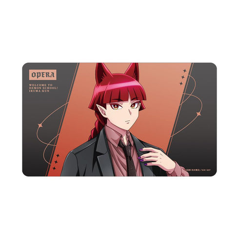 『魔入りました!入間くん』描き下ろし オペラ ブラックコーデver. マルチデスクマット