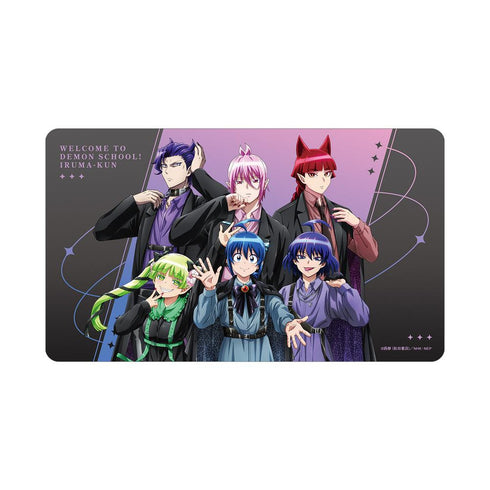 『魔入りました!入間くん』描き下ろし 集合 ブラックコーデver. マルチデスクマット