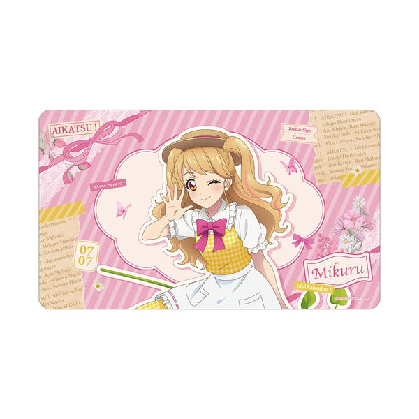 『アイカツ! 10th STORY ~未来へのSTARWAY~』描き下ろし 夏樹みくる カントリーワンピースver. マルチデスクマット