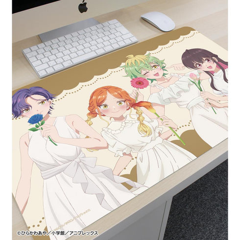 『帝乃三姉妹は案外、チョロい。』描き下ろし 集合 白いワンピースと花ver. マルチデスクマット