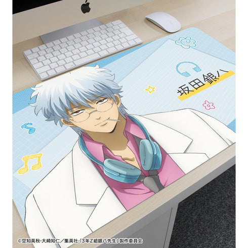 『3年Z組銀八先生』描き下ろし 坂田銀八 ヘッドフォンver. マルチデスクマット