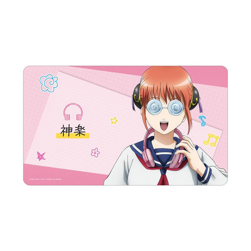 『3年Z組銀八先生』描き下ろし 神楽 ヘッドフォンver. マルチデスクマット