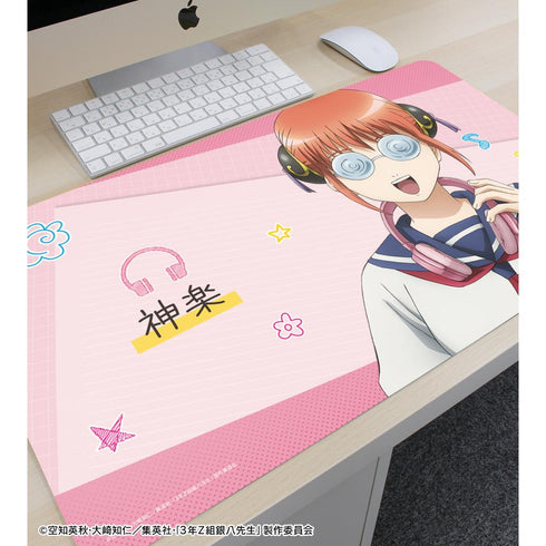 『3年Z組銀八先生』描き下ろし 神楽 ヘッドフォンver. マルチデスクマット
