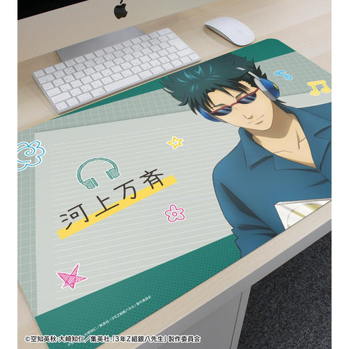 『3年Z組銀八先生』描き下ろし 河上万斉 ヘッドフォンver. マルチデスクマット