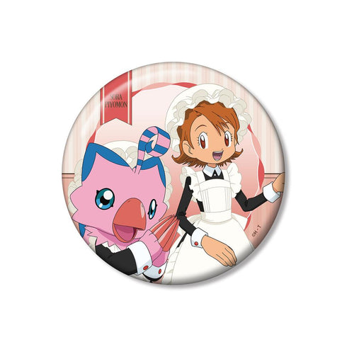 『デジモンアドベンチャー』描き下ろし 武之内空&ピヨモン メイド&執事ver. 100mm缶バッジ