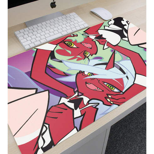 『New PANTY & STOCKING with GARTERBELT』スキャンティ&ニーソックス 場面写マルチデスクマット