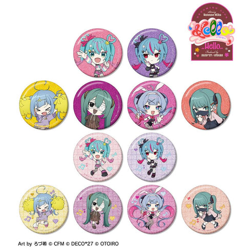 『デコミクLIVE starring 初音ミクHelloProduced by DECO*27 / OTOIRO』ちびキャラ Art by ろづ希 トレーディンググリッター缶バッジ(単位/BOX)