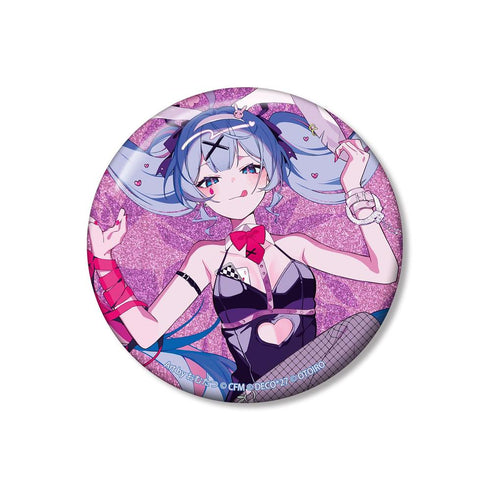 『DECO*27 feat.初音ミク EXHIBITION Produced by DECO*27 / OTOIRO』ラビットホール 75mmグリッター缶バッジ