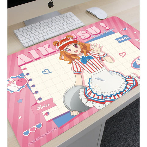 『アイカツ! 10th STORY ~未来へのSTARWAY~』描き下ろし 大空あかり レトロストライプver. マルチデスクマット