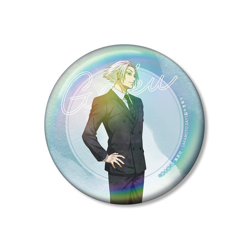 『SAKAMOTO DAYS』描き下ろし 楽 スーツの歩みver. 75mmオーロラ缶バッジ