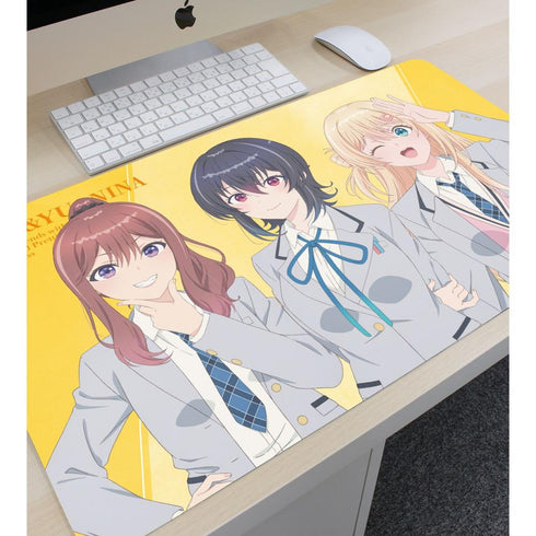 『クラスで2番目に可愛い女の子と友だちになった』集合 マルチデスクマット