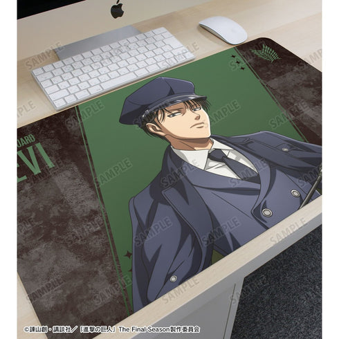 『進撃の巨人』描き下ろし リヴァイ 看守ver. マルチデスクマット