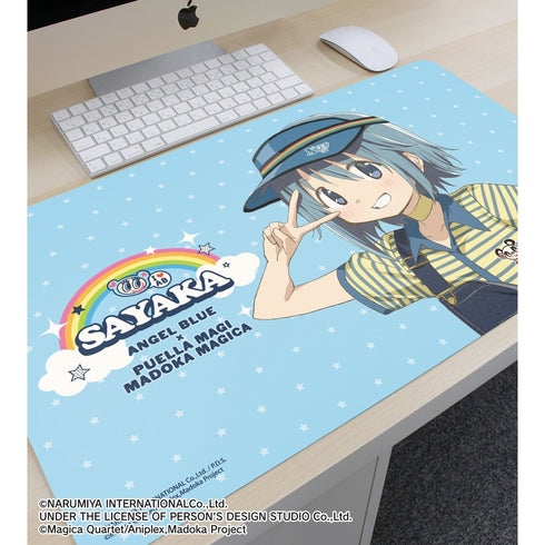 『魔法少女まどか☆マギカ〈ワルプルギスの廻天〉』ANGEL BLUEコラボ 描き下ろし 美樹さやか マルチデスクマット