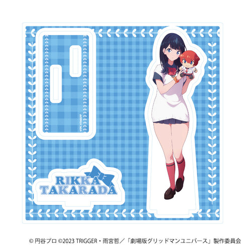 『グリッドマンユニバース』アクリルスタンドプレート30/宝多六花 ぬいぐるみと一緒ver.(描き下ろしイラスト)