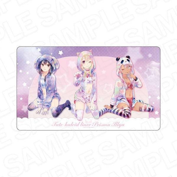 『Fate/kaleid liner プリズマ☆イリヤ Licht 名前の無い少女』ラバーデスクマット PALE TONE series パジャマ ver.