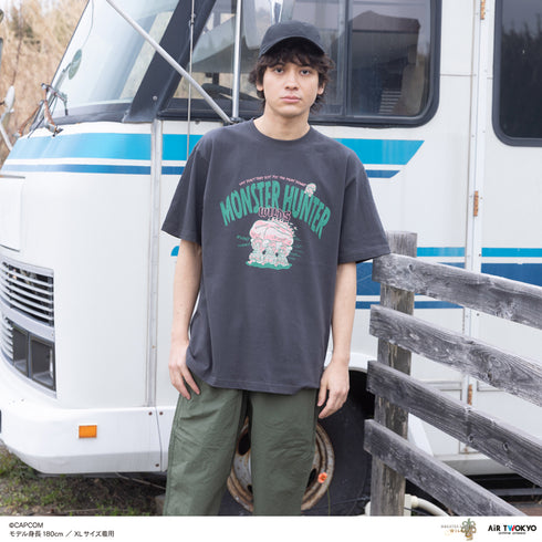 『モンスターハンターワイルズ』シーンイラストTシャツ 1(RUN!)スミクロ