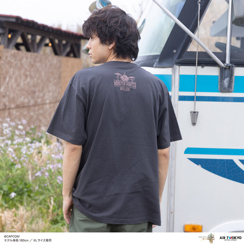 『モンスターハンターワイルズ』シーンイラストTシャツ 4(ルロウ)スミクロ