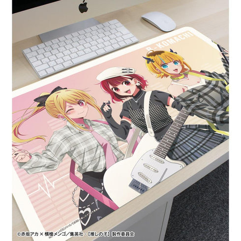 『【推しの子】』描き下ろし ルビー&有馬かな&MEMちょ ロックバンドver. マルチデスクマット【202608再販】