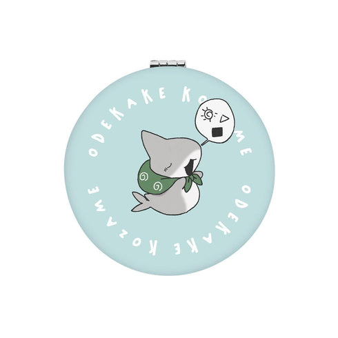 『おでかけ子ザメ』子ザメちゃん 丸形折りたたみミラー