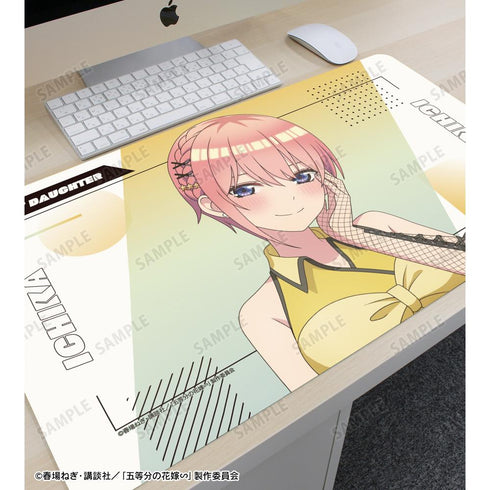 『五等分の花嫁∽』rockin’starコラボ 描き下ろし 中野一花 ロックアイドルver. マルチデスクマット【202501再販】