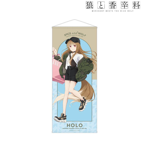 『狼と香辛料 MERCHANT MEETS THE WISE WOLF』描き下ろし ホロ カジュアルファッションでお買い物ver. 等身大タペストリー【202603再販】