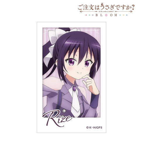 『ご注文はうさぎですか? BLOOM』描き下ろし リゼ アイドル制服ver. インスタントカメラ風イラストカード【202507再販】