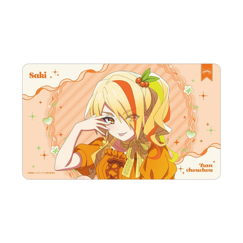 『ゾンビランドサガ ゆめぎんがパラダイス』描き下ろし 二階堂 サキ お座りケーキver. マルチデスクマット
