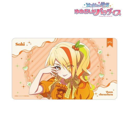 『ゾンビランドサガ ゆめぎんがパラダイス』描き下ろし 二階堂 サキ お座りケーキver. マルチデスクマット