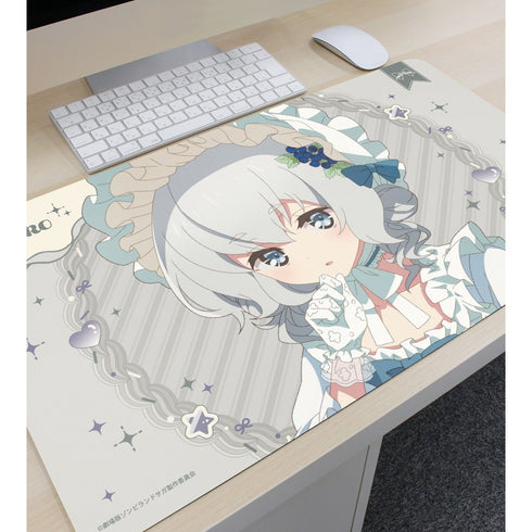 『ゾンビランドサガ ゆめぎんがパラダイス』描き下ろし 紺野 純子 お座りケーキver. マルチデスクマット