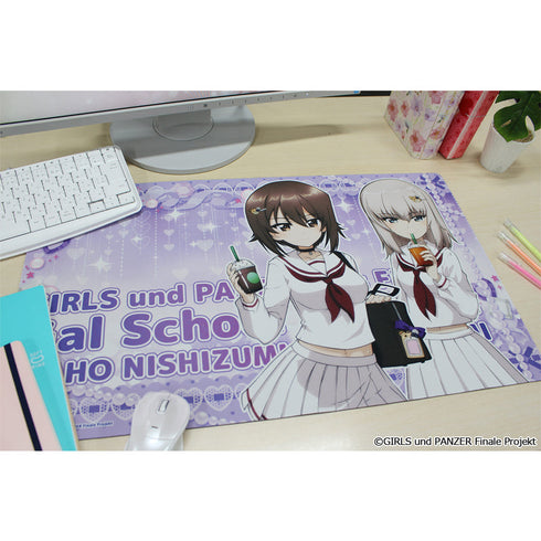 『ガールズ&パンツァー 最終章』描き下ろし デスクマット【西住まほ&逸見エリカ】ギャル制服ver.